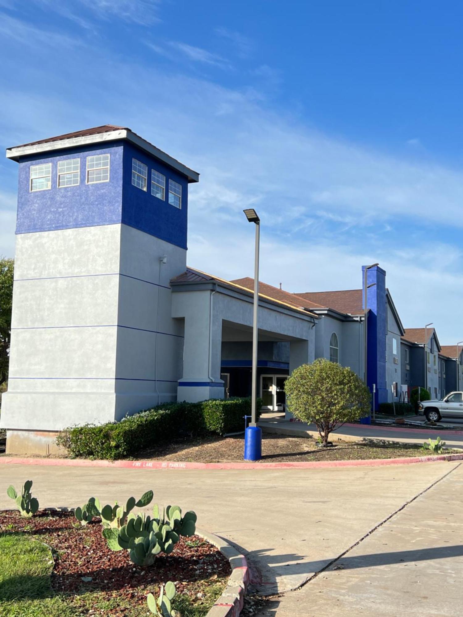 Americas Best Value Inn & Suites Haltom City Ft. Worth Exterior photo